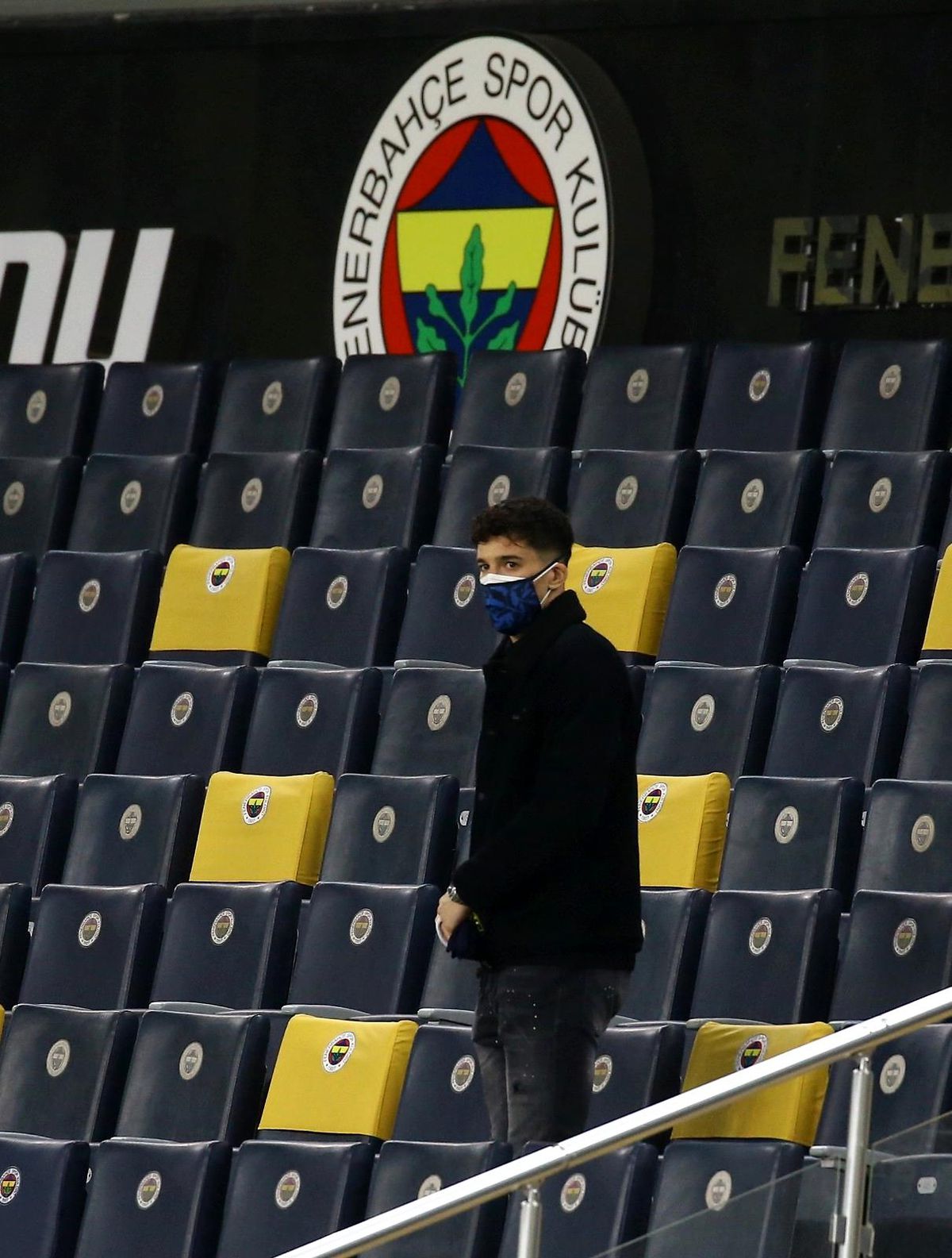 Altay Bayındır tribünde