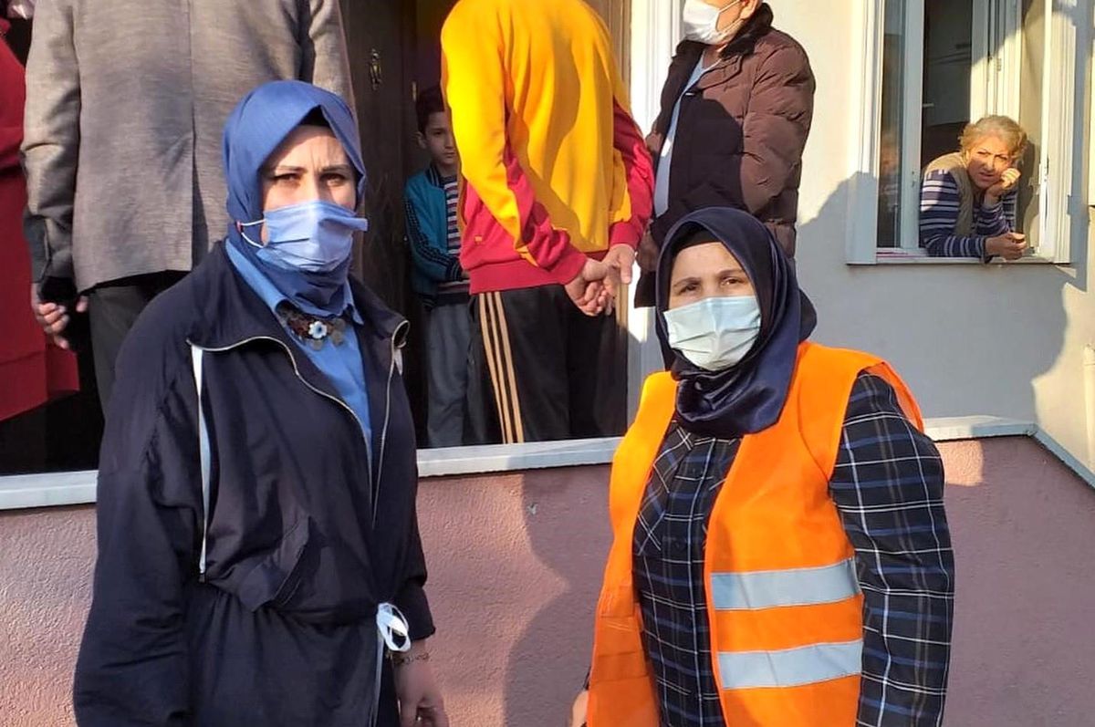 Asuk çalmadık kapı bırakmıyor