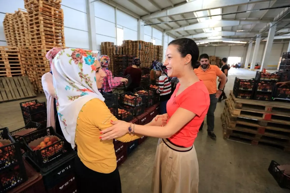 Başkan Sengel "Kent ve Kadın" panelinde konuştu