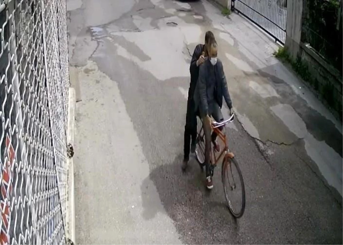Son dakika haber! Bisiklet hırsızları önce kameraya sonra polise yakalandı