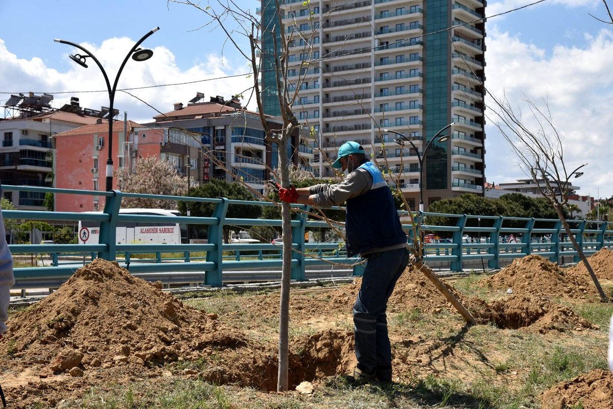 Büyükşehir\'den Alaşehir\'de 6 bin metrekarelik peyzaj