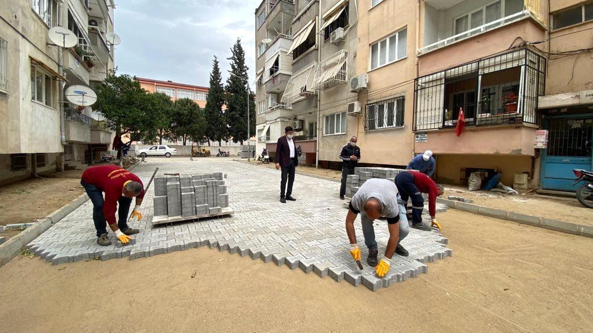 Cumhuriyet Mahallesi\'nde yol yenileme çalışmaları devam ediyor