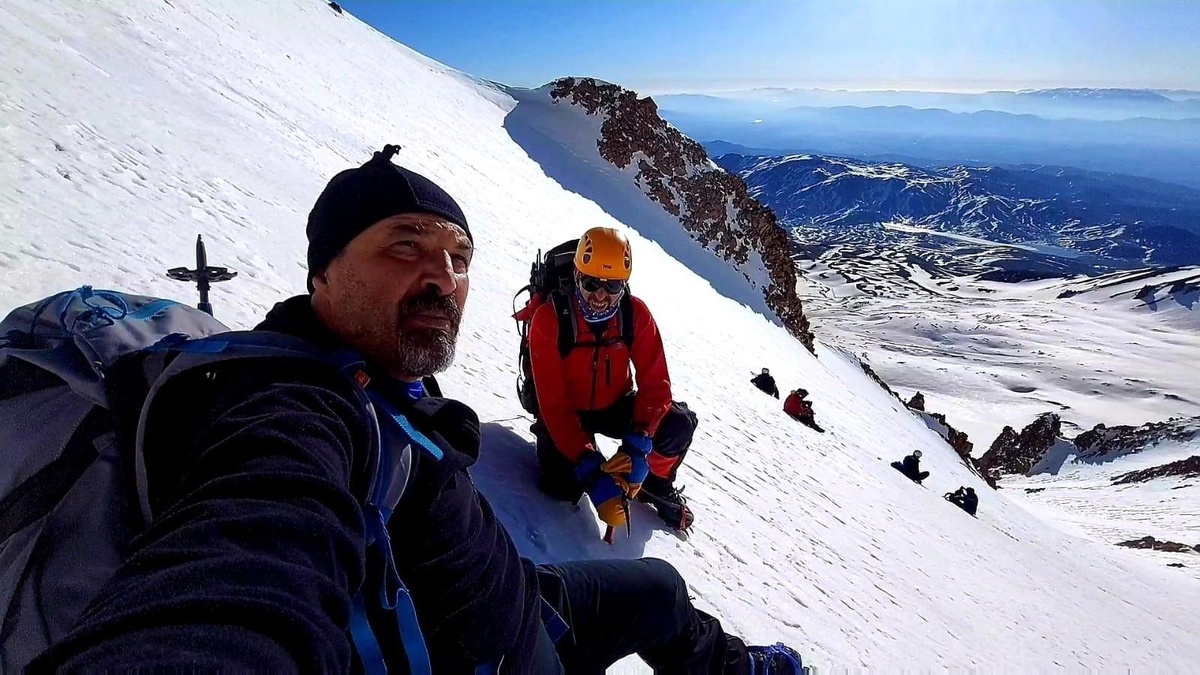 Dağcılar 23 Nisan coşkusunu Erciyes\'in zirvesinde yaşadı