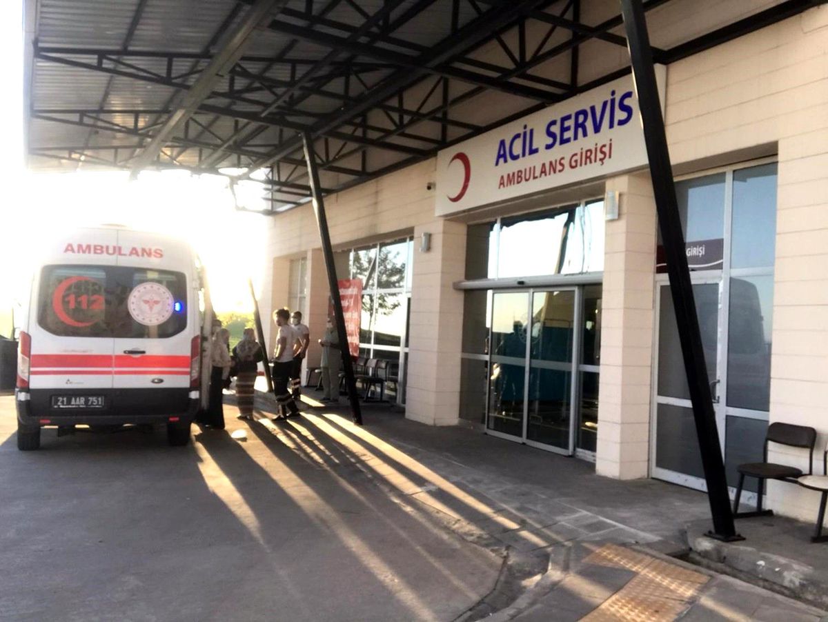 Diyarbakır\'da 2 aile arasında silahlı kavga: 5 yaralı