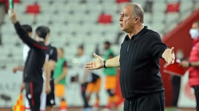Fatih Terim'den başkanlık sinyali: Galatasaray'la yaşıyorum, pozisyonunu bilemem Fatih Terim'den başkanlık sinyali: Galatasaray'la yaşıyorum, pozisyonunu bilemem
