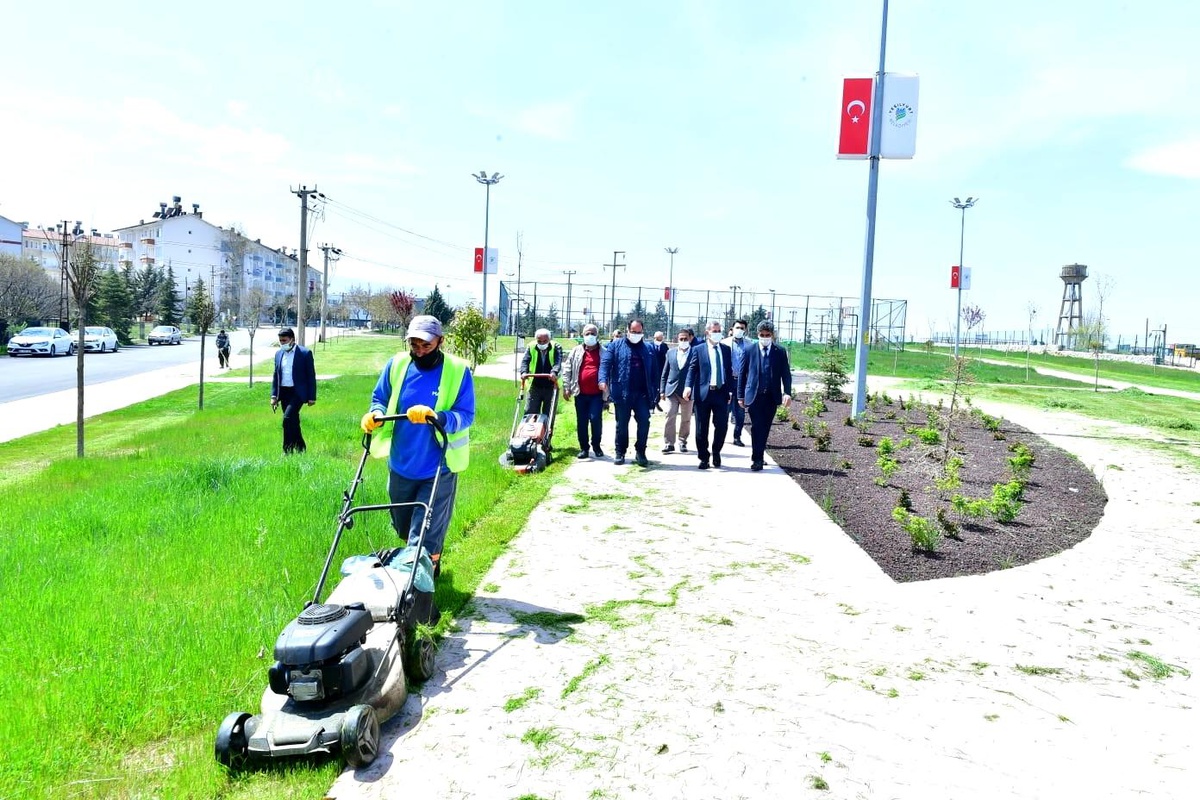 Mehmet Çınar, park ve yeşillendirme hizmetlerini inceledi