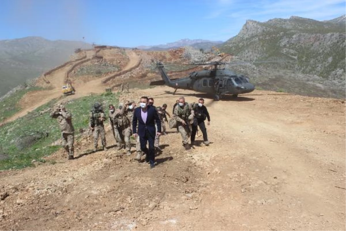 Son dakika! Siirt Valisi Osman Hacıbektaşoğlu üs bölgelerindeki askerlere moral ziyaretinde bulundu