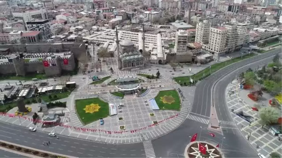 Turizm merkezlerinde sokağa çıkma kısıtlaması nedeniyle sessizlik hakim