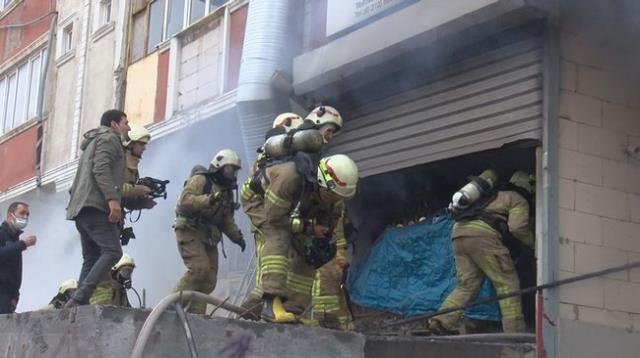Son Dakika: İstanbul Arnavutköy'de hırdavat deposunda çıkan yangında 3 kişi hayatını kaybetti
