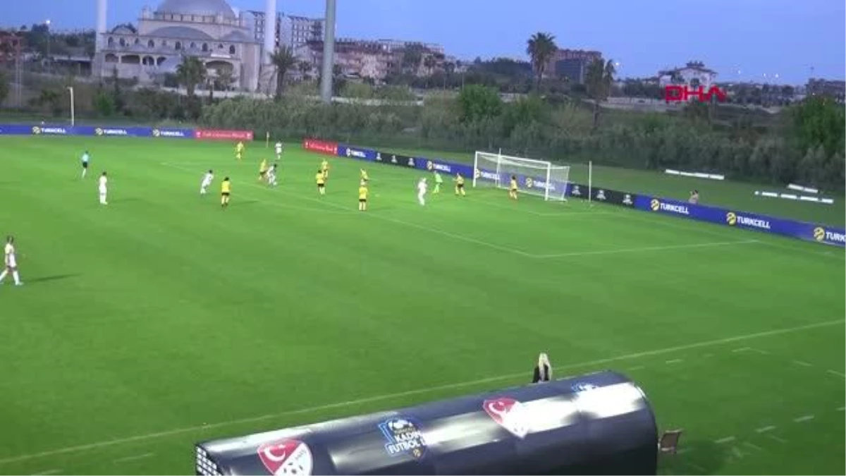 SPOR Gol kraliçeliğinde Zelal ve Bassira Tourre 5 golle ilk sırada