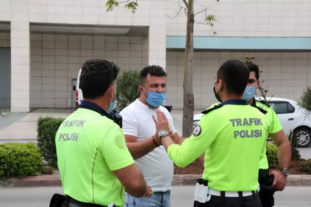 Denetime takılınca ortalığı birbirine kattı: Aracımda 1 trilyon var, sizinle gelemem Denetime takılınca ortalığı birbirine kattı: Aracımda 1 trilyon var, sizinle gelemem