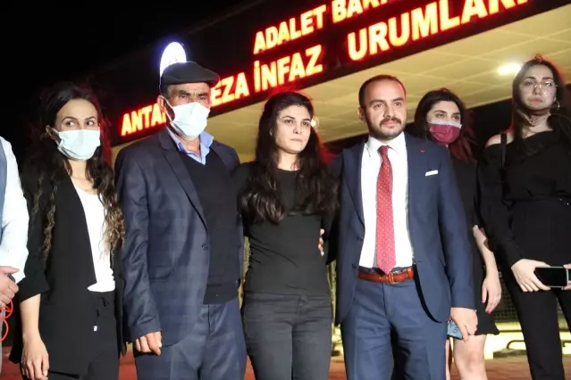 Duygu dolu anlar! 107 günlük hasret son buldu, Melek İpek yavrularına kavuştu Duygu dolu anlar! 107 günlük hasret son buldu, Melek İpek yavrularına kavuştu