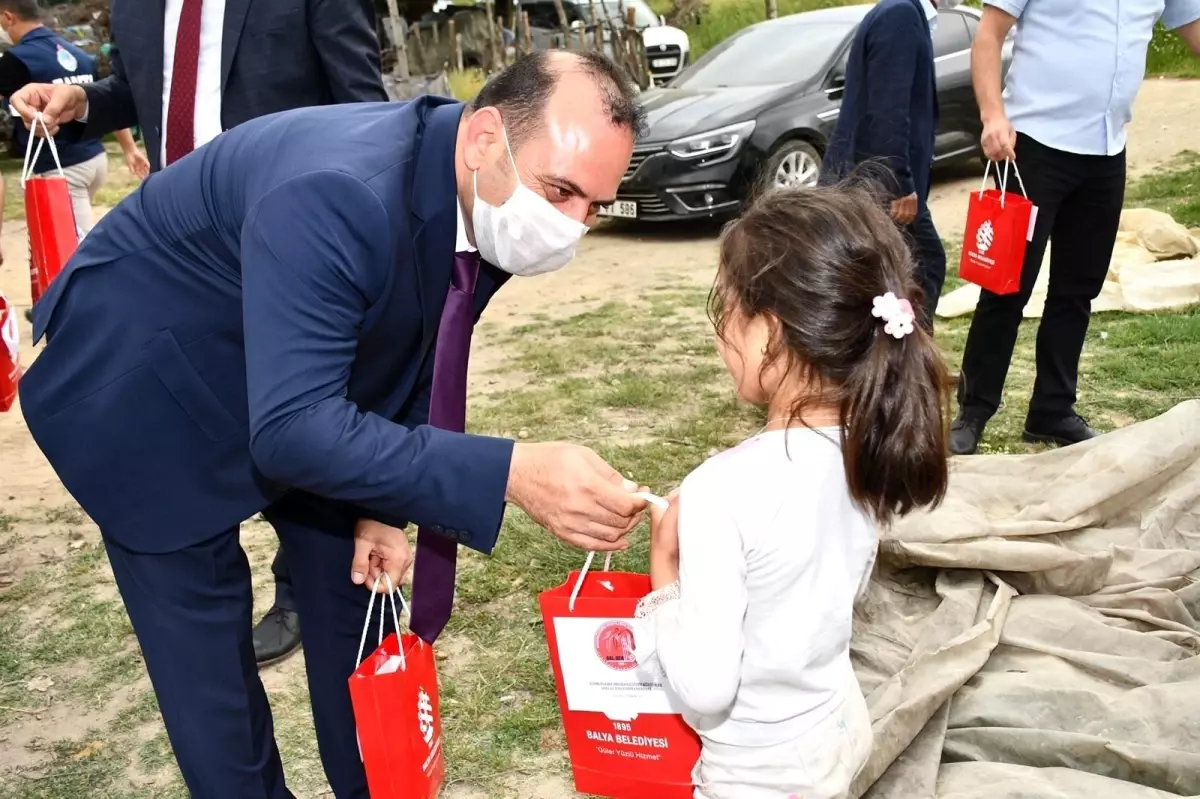 4 bin çocuğa şekerleme torbası