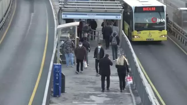 82 saatlik sokağa çıkma kısıtlaması sona erdi, trafik hareketliliği başladı