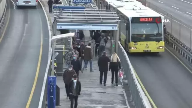 82 saatlik sokağa çıkma kısıtlaması sona erdi, trafik hareketliliği başladı