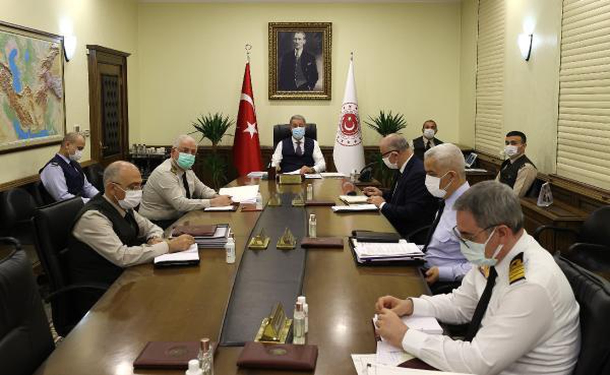 Son dakika haber: Bakan Akar, komutanlarla toplantı yaptı
