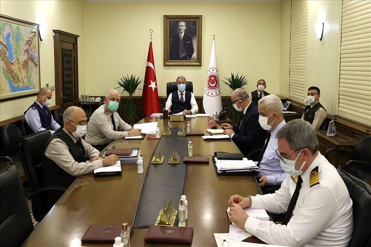Son dakika haberi: Milli Savunma Bakanı Akar, komutanlarla çevrim içi toplantı yaptı
