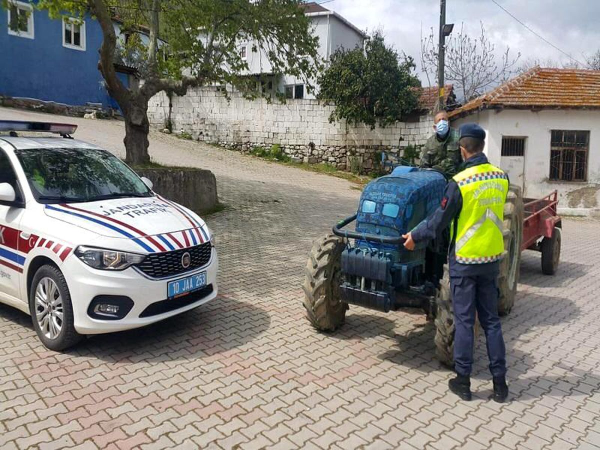Son dakika! Balıkesir\'de jandarmadan asayiş ve trafik uygulaması