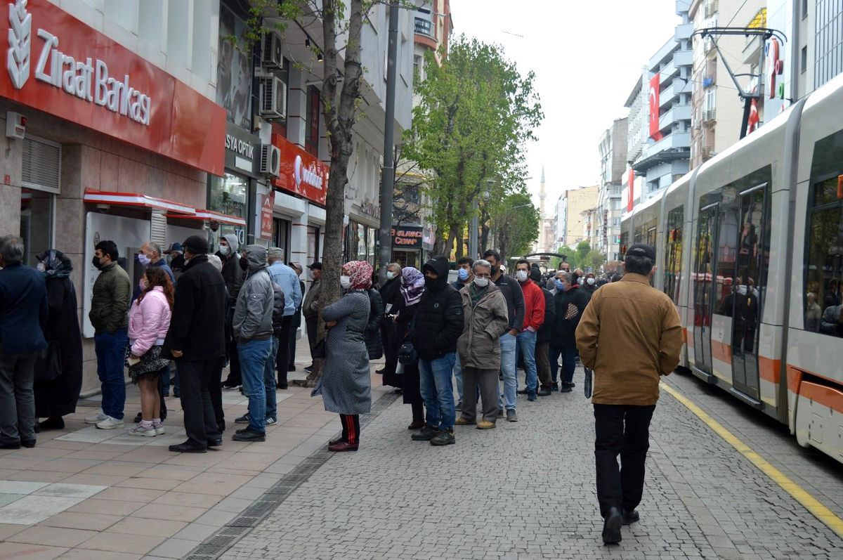 Bankalarda \'kısıtlama kuyruğu\'