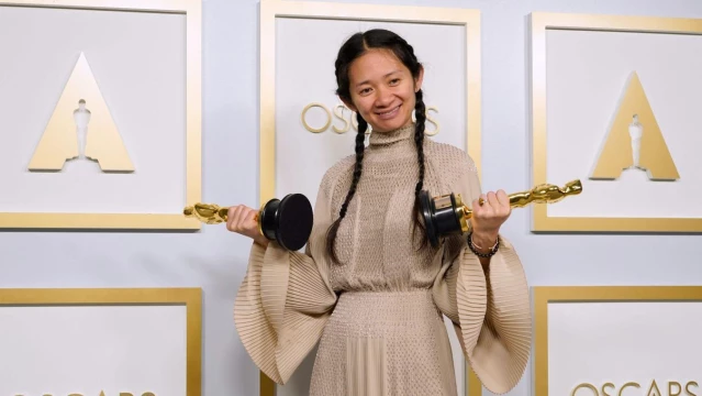 En İyi Yönetmen Ödülü'nü alan Chloe Zhao, Oscar'da bir ilki başardı