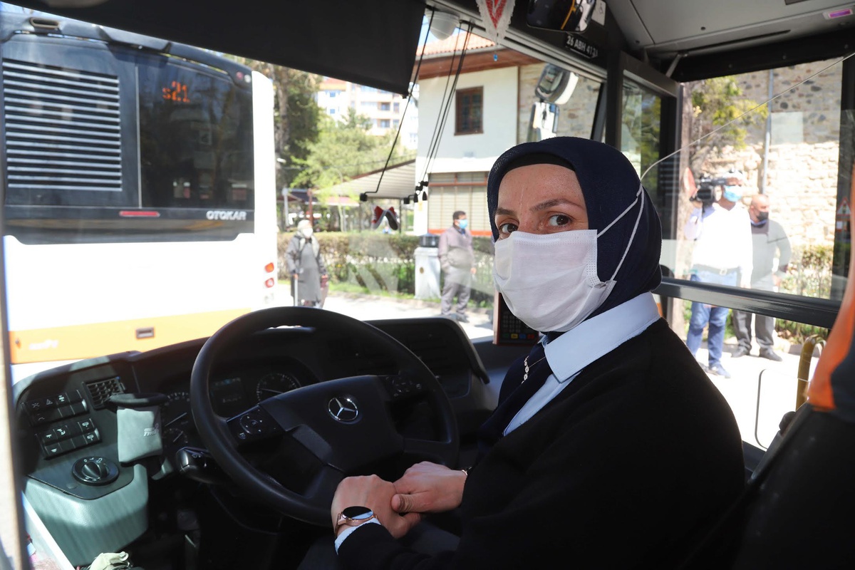 Eskişehir\'in ilk kadın otobüs şoförleri deneyimlerini paylaştı