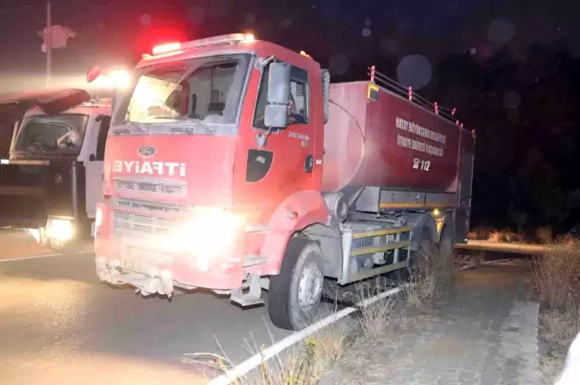 Hatay itfaiyesinden Adana'da fabrikadaki yangını söndürme çalışmalarına destek Hatay itfaiyesinden Adana'da fabrikadaki yangını söndürme çalışmalarına destek