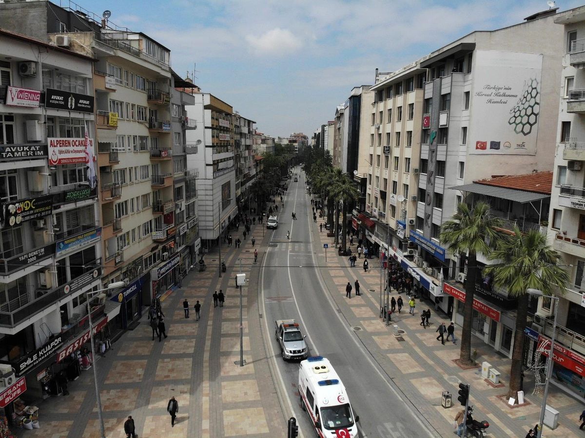 Hırsızlar durmak bilmiyor, gümüş buldukları hediyelik eşyaları çaldılar