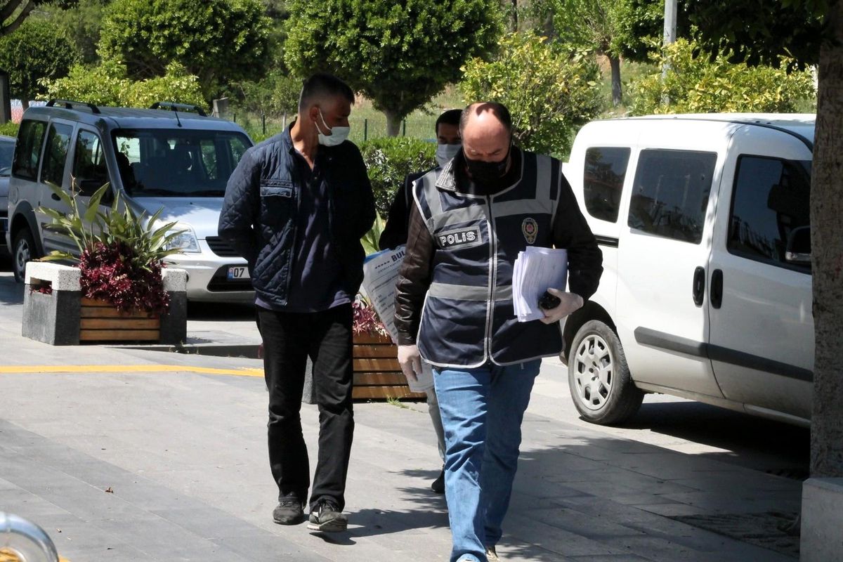 Hırsızlık şüphelisi iki kardeşten biri tutuklandı
