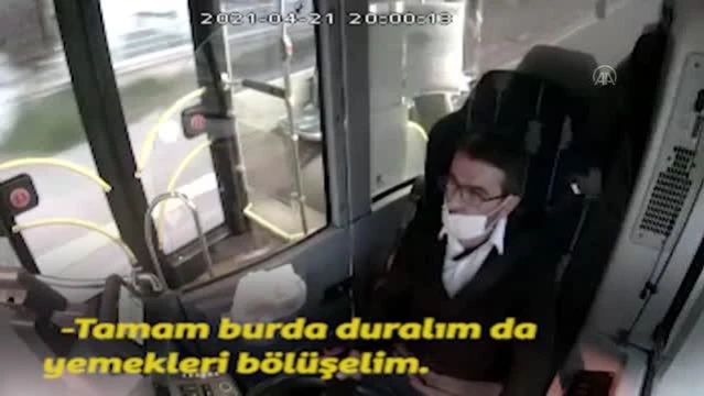 İftar yemeğini yolcusuyla paylaşan halk otobüsü şoförü konuştu