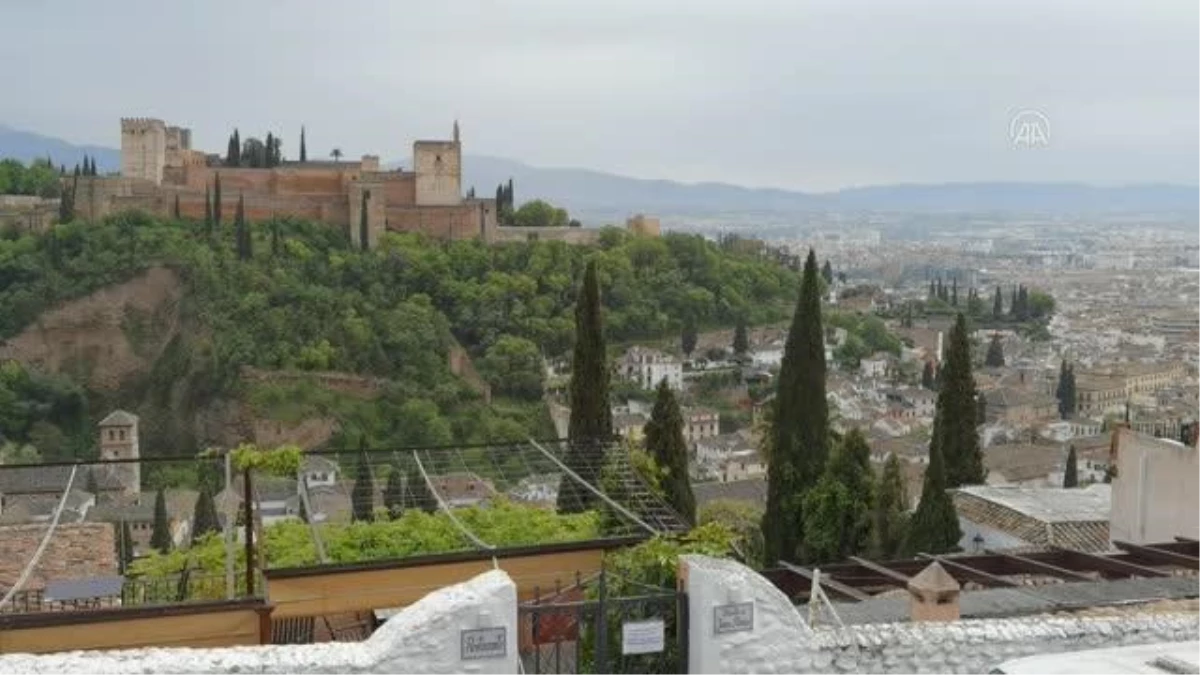 İspanya\'da ezan, minareden yüksek sesle sadece Granada\'daki Ulu Cami\'nde okunuyor