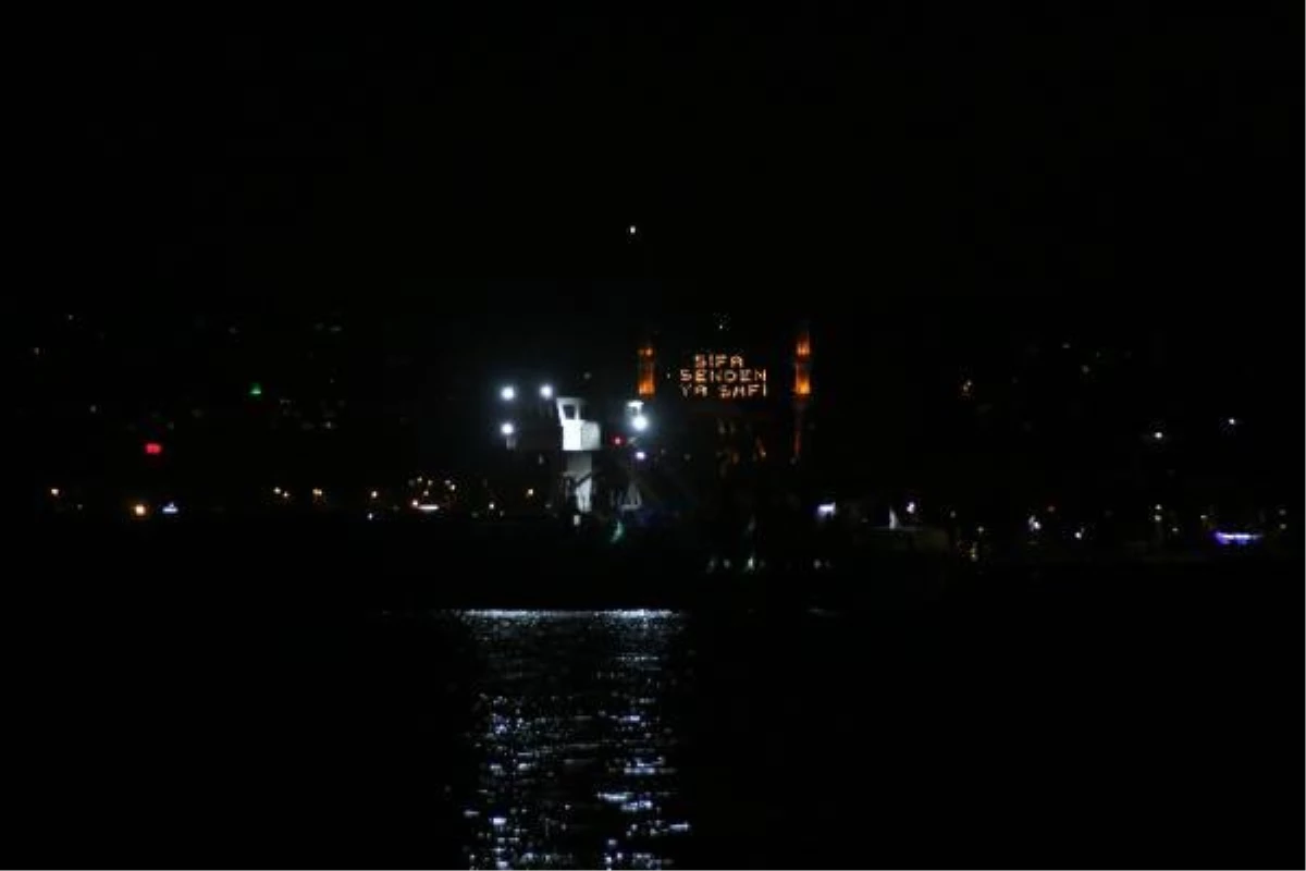 (İstanbul Boğazı\'nda arıza yapan gemi Ahırkapı\'ya çekildi