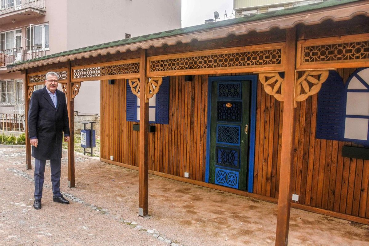 Karacabey\'de Osmanlı motifleri taşıyan parkta sona doğru