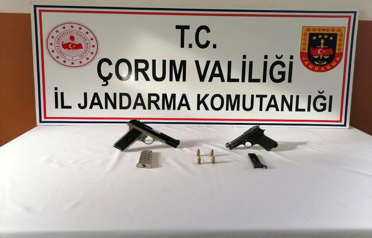 Osmancık\'ta ruhsatsız tabanca ele geçirildi
