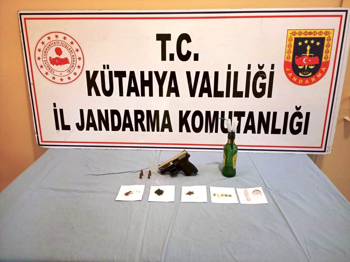 Park halindeki araçtan uyuşturucu çıktı