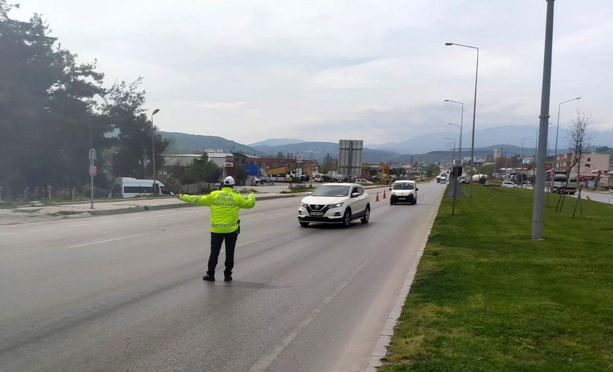 Sokağa çıkma kısıtlamasını ihlal eden 410 şahsa 765 bin 959 TL idari para cezası