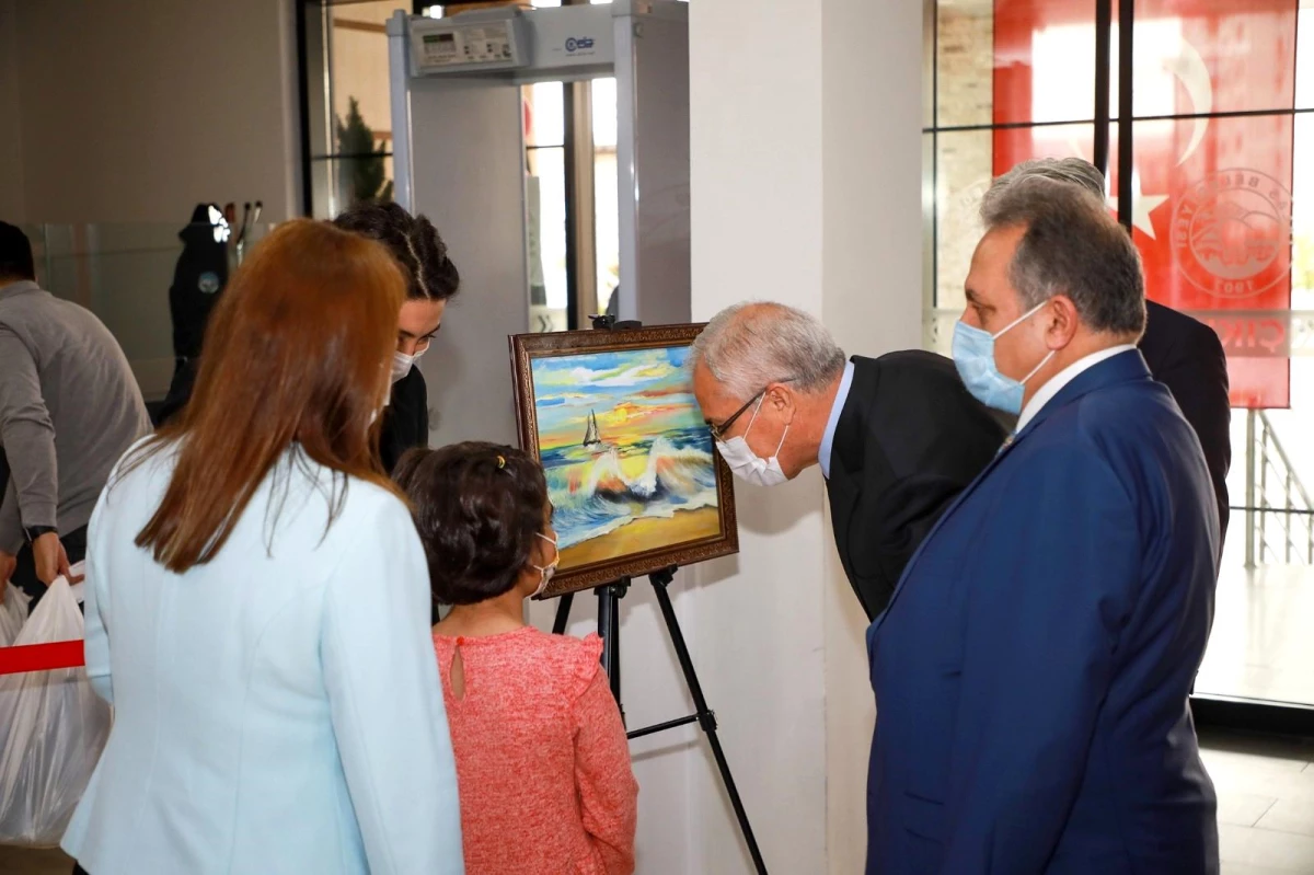 SHÇEK\'te kalan çocukların 23 Nisan konulu resim ve el işi sergisi Talas\'ta açıldı