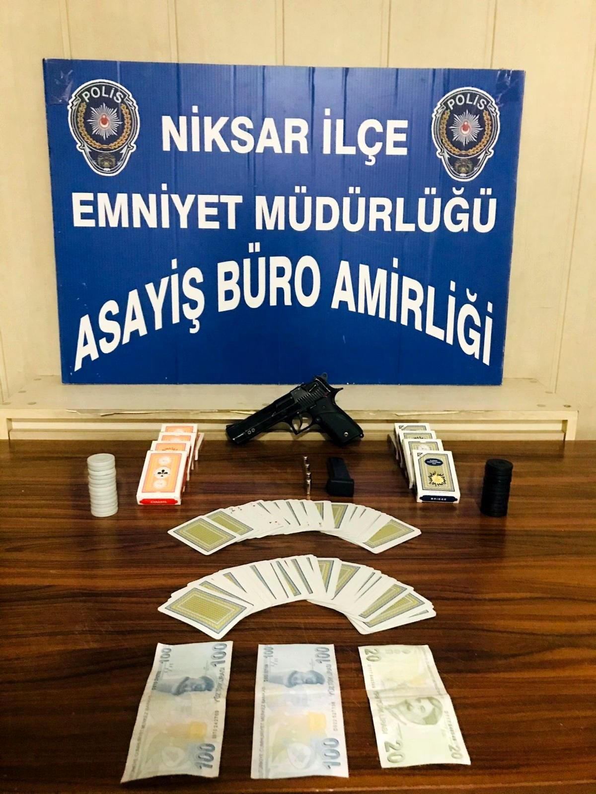 Temaslı olarak kumar oynamaya gitti, baskında ceza yedi