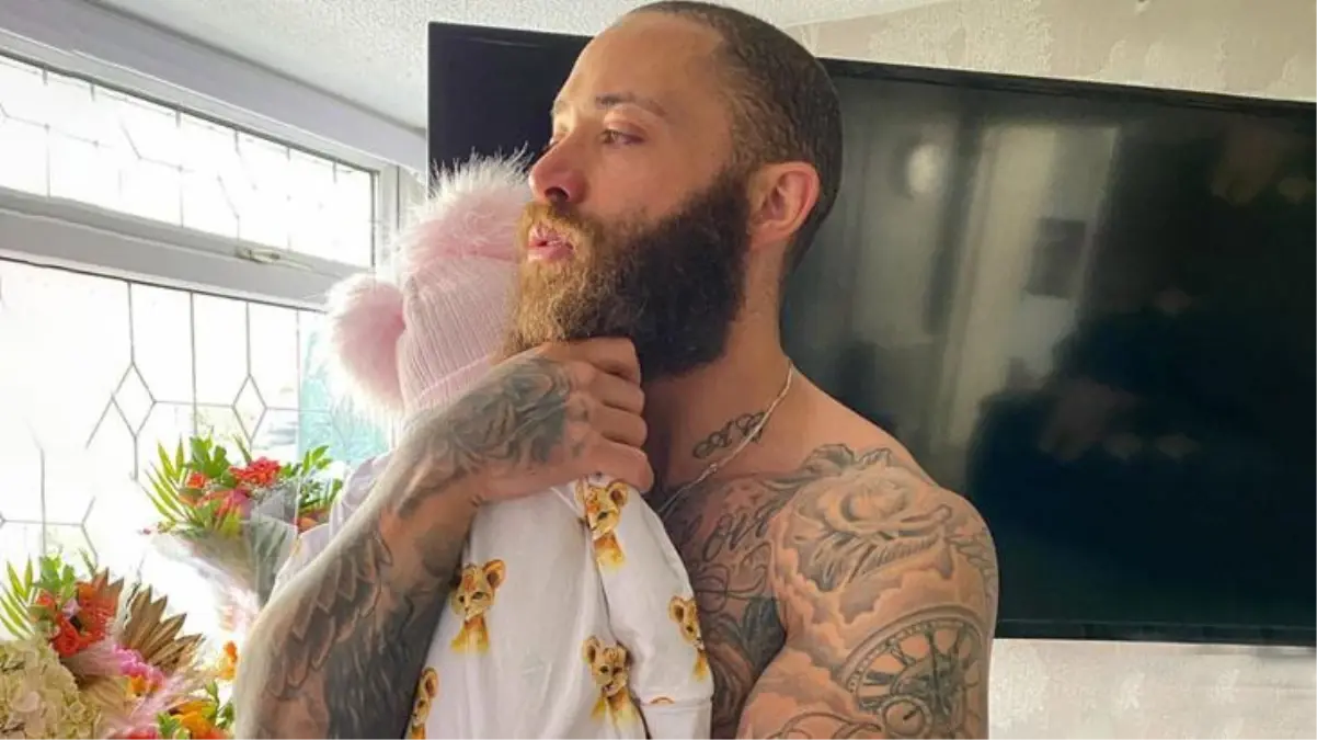 Ünlü yıldız Ashley Cain\'in lösemi hastası 8 aylık bebeği hayatını kaybetti