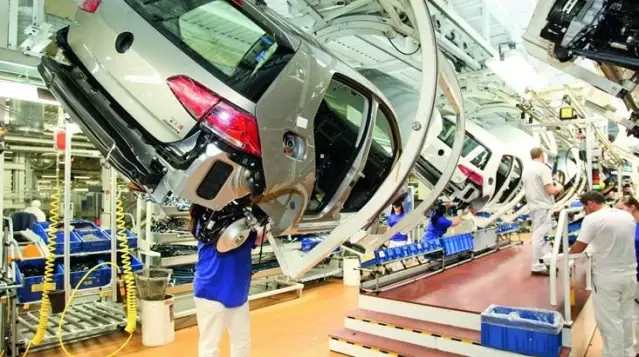 Volkswagen'den çip krizi uyarısı: İkinci çeyrekte üretimi çok daha sert vuracak Volkswagen'den çip krizi uyarısı: İkinci çeyrekte üretimi çok daha sert vuracak