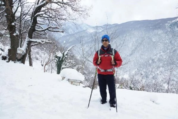 5 KITADA 5 DAĞA TIRMANAN GÖRME ENGELLİ DAĞCI, PANDEMİDE İDMANLARINI PARKTA YAPIYOR