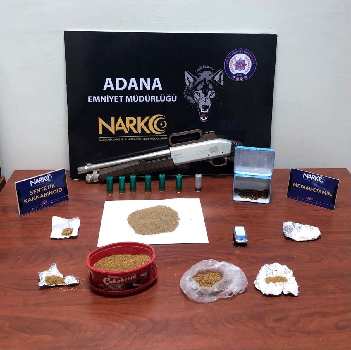 Adana\'da bir haftada 70 bin hap, 52 kilo esrar ele geçirildi