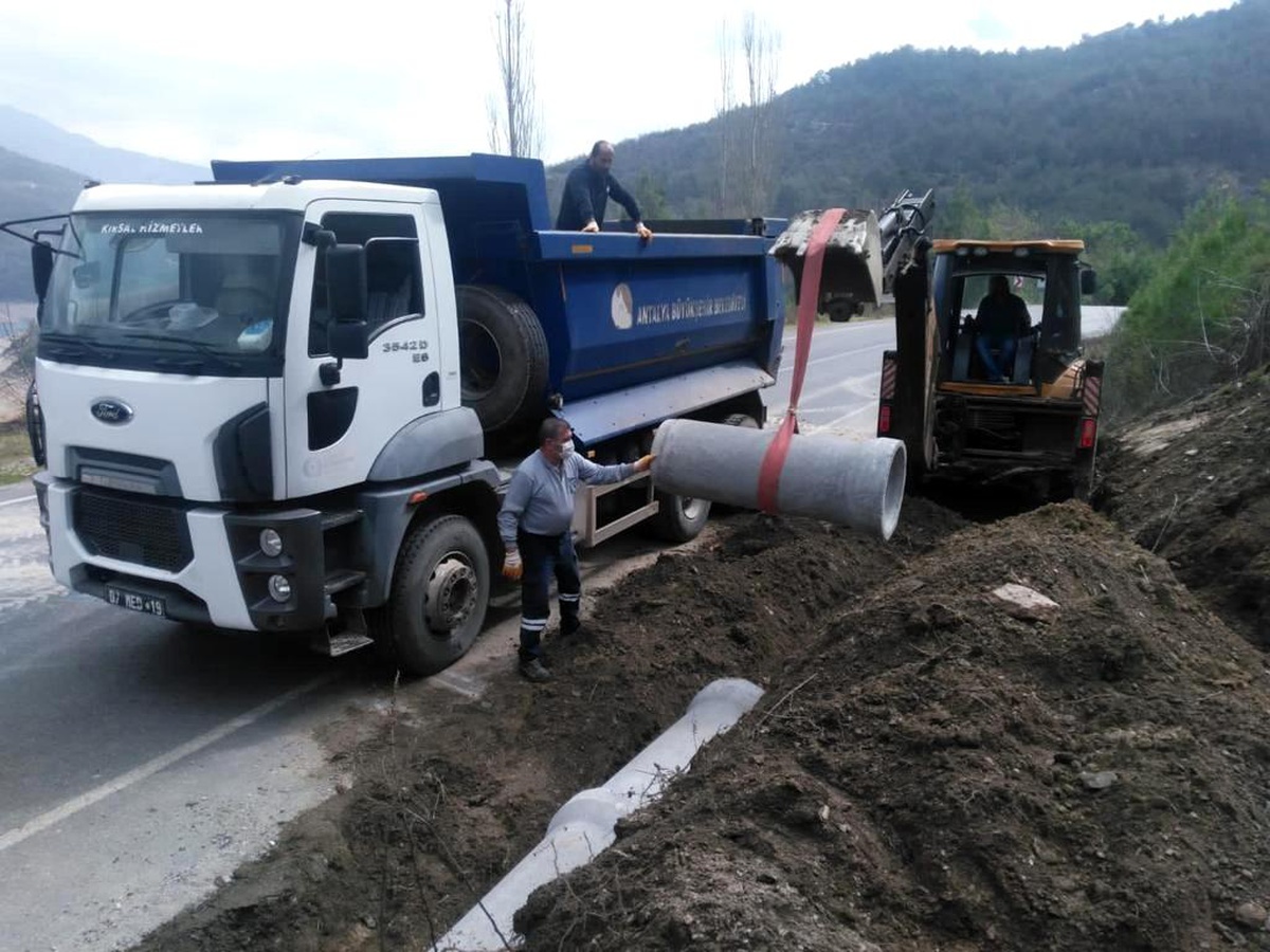 Alanya\'da 4 mahallenin yoluna bakım yapıldı