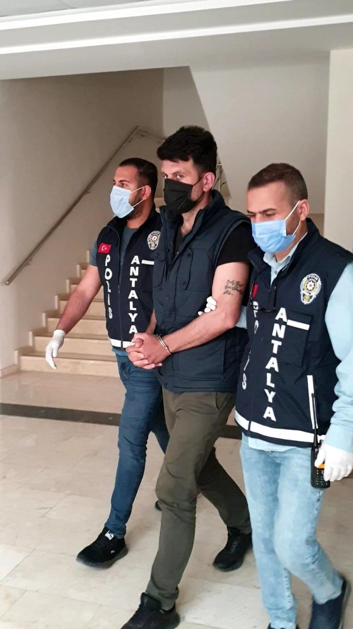 Antalya\'da kanser ilaçları dolandırıcısı tutuklandı