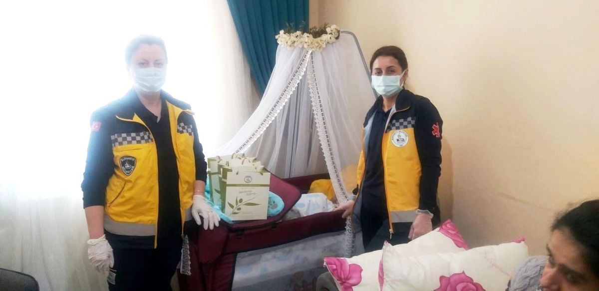Burhaniye\'de bebek ziyaretleri devam ediyor