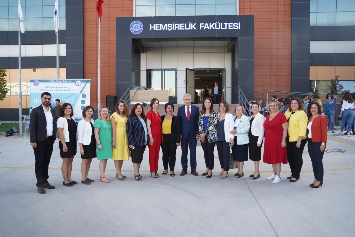 Ege Üniversitesi Hemşirelik Fakültesi, tüm bölümleri ile akredite oldu