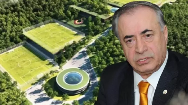 Galatasaray'ın Kemerburgaz Tesisleri'ne silahlı baskın! Güvenlikleri etkisiz hale getirip zorla içeri girdiler Galatasaray'ın Kemerburgaz Tesisleri'ne silahlı baskın! Güvenlikleri etkisiz hale getirip zorla içeri girdiler