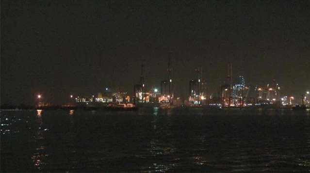 İstanbul'da sahil kesimlerinde hissedilen gaz kokusu paniğe neden oldu