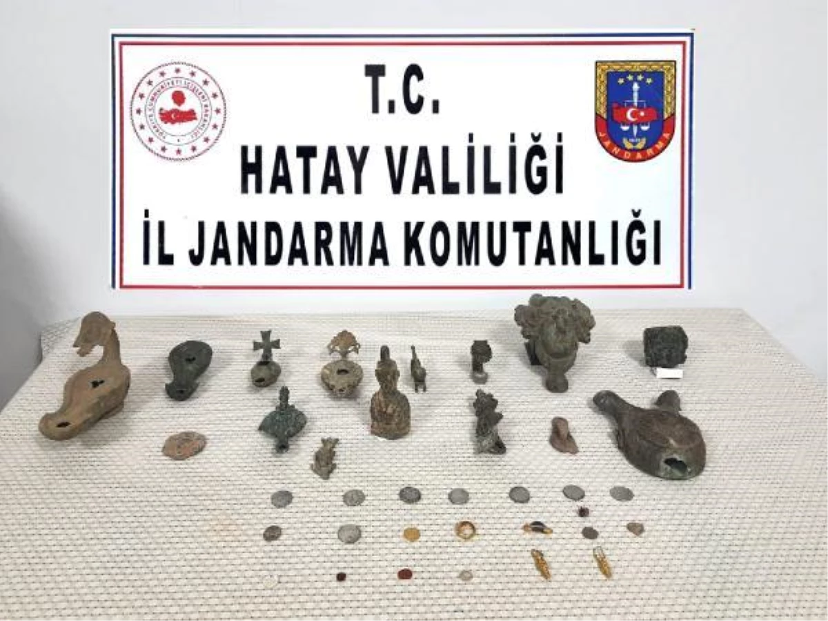 Hatay\'da otomobilin zulasında tarihi eserler ele geçirildi