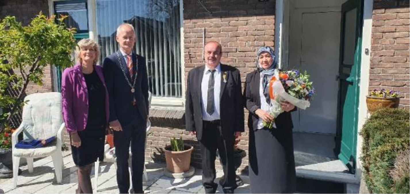 Hollanda\'da 16 Türk\'e kraliyet nişanı verildi