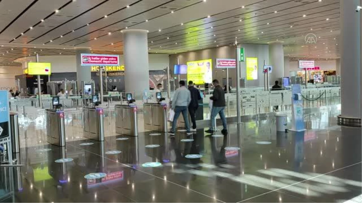 İstanbul Havalimanı\'nda "tam kapanma" öncesi yoğunluk hakim